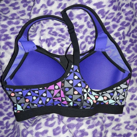 Victoria secret size 32c vsx sports bra - Picture 3 of 3